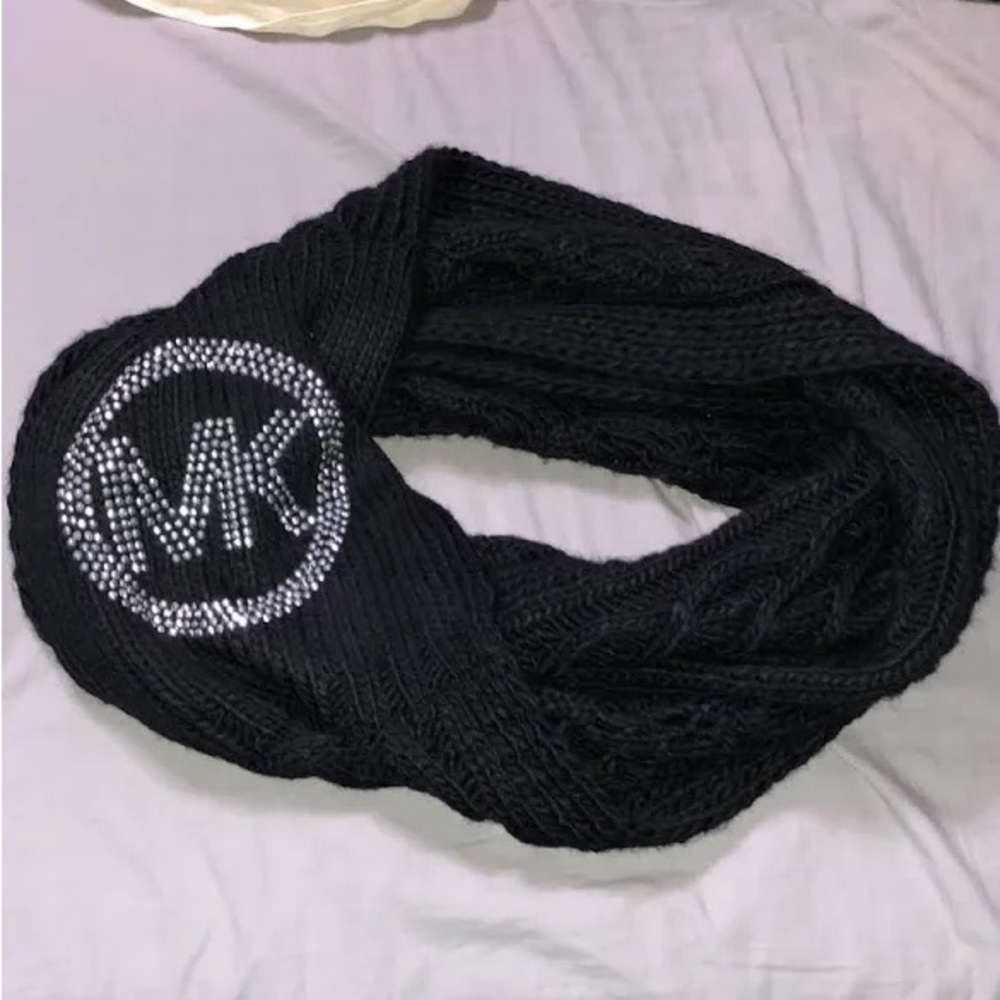 Michael Kors Black Knit Scarf with Silver Logo (MATCHING GLOVES ALSO AVAILABLE)